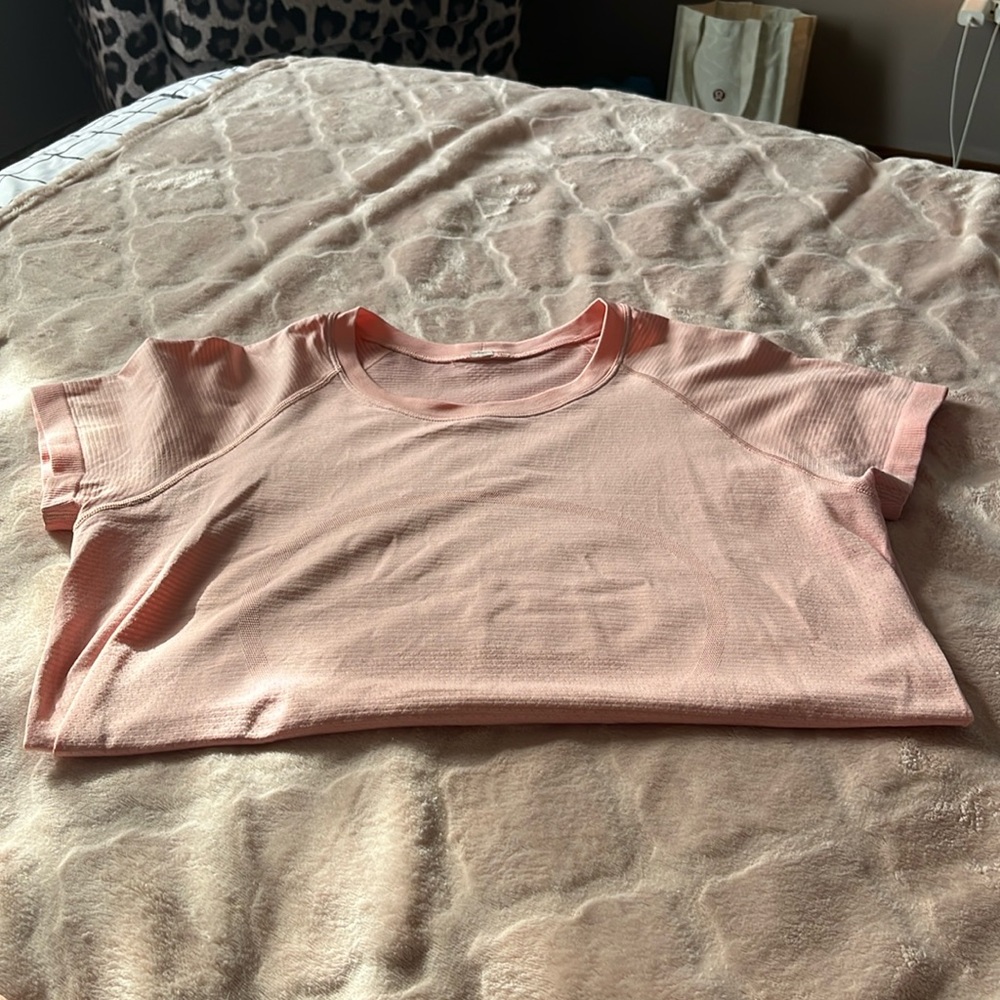 Lululemon swiftly tech short sleeve